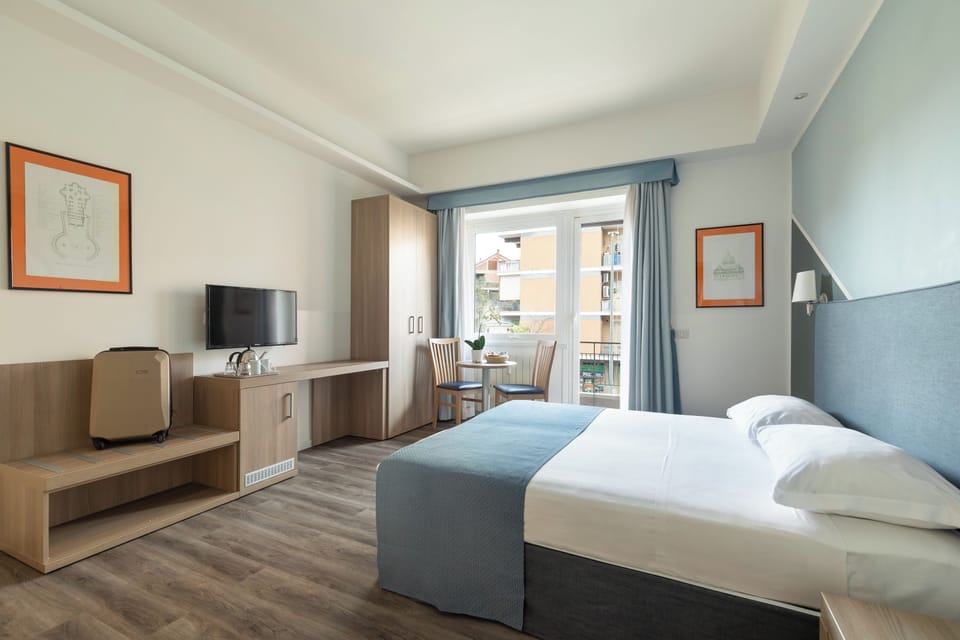 Minibar, in-room safe, individually decorated, individually furnished