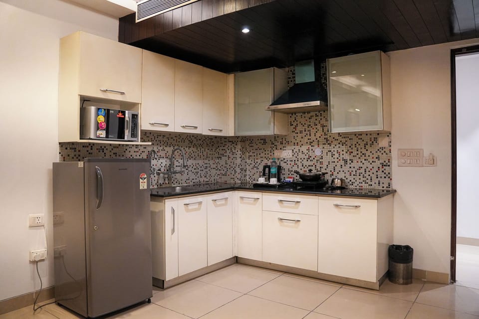 Suite | Private kitchen | Coffee/tea maker, electric kettle