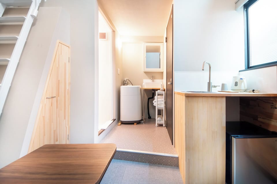Double Room 101 with washing machine | WiFi (free), individually decorated, individually furnished, bed sheets