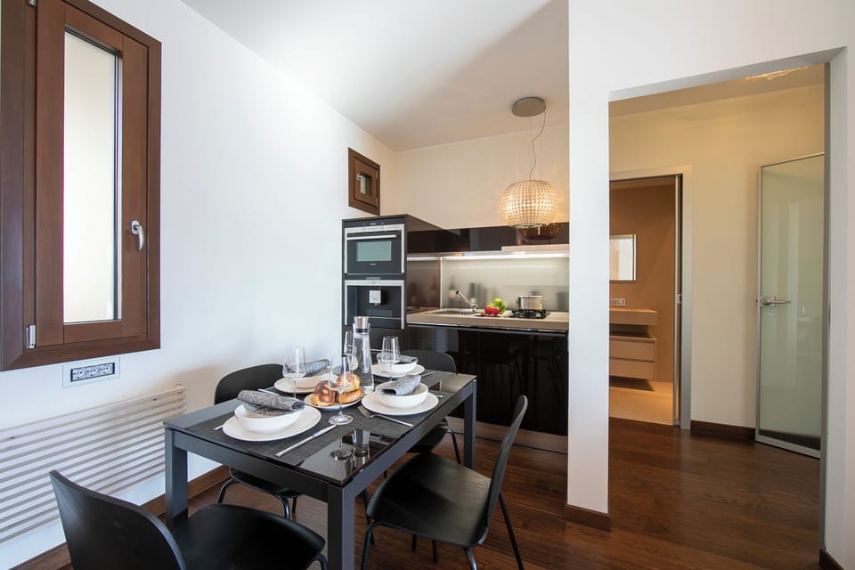 Standard Apartment, 1 Bedroom, Microwave, Mountainside (Panorama Lake View Apt + Pool & Beach) | Dining