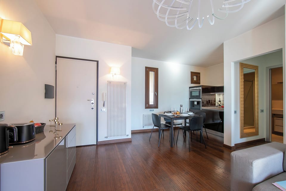 Standard Apartment, 1 Bedroom, Microwave, Mountainside (Panorama Lake View Apt + Pool & Beach) | Interior