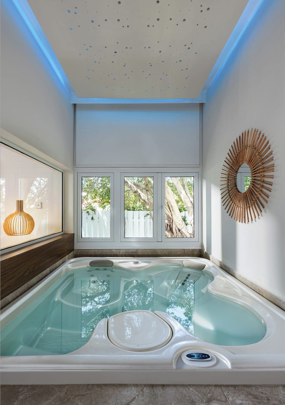 SPA One Bedroom Suite Jacuzzi with Pool View | In-room safe, desk, blackout drapes, soundproofing