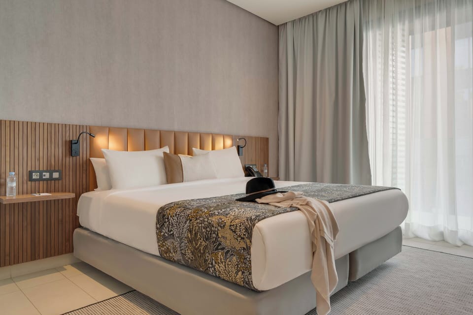 Suite | In-room safe, individually decorated, individually furnished, desk