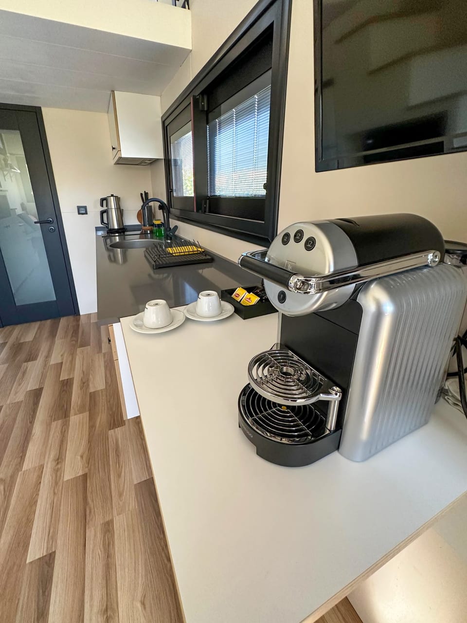 Grand Room | Private kitchen | Espresso maker, electric kettle