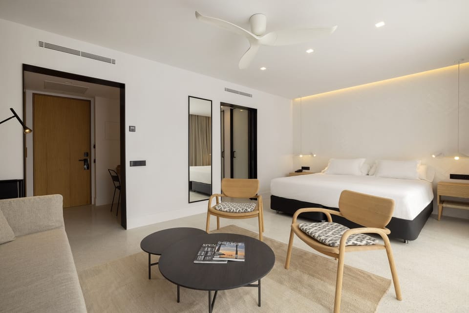 Premium bedding, in-room safe, laptop workspace, free WiFi