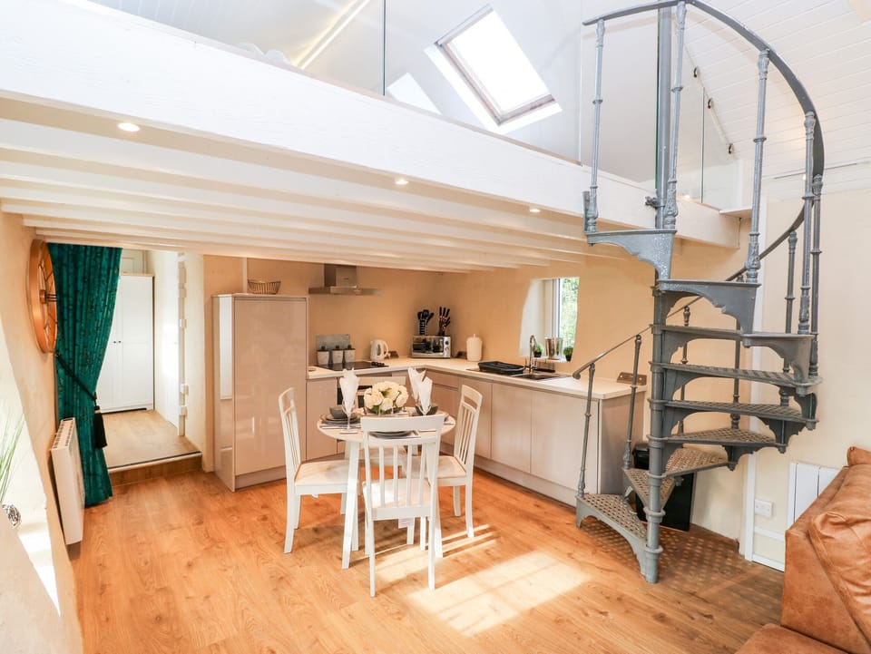 Cottage | Private kitchen | Fridge, dishwasher, electric kettle, toaster