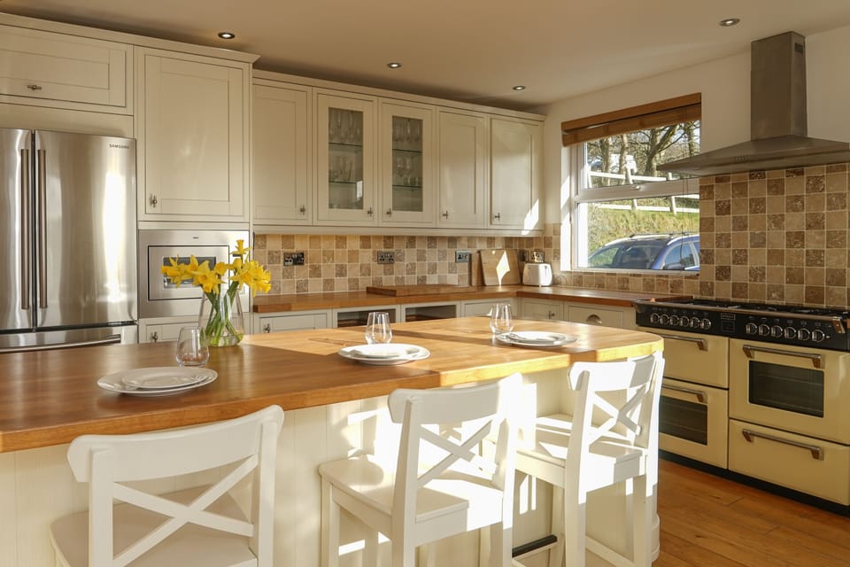 Luxury House, Private Bathroom | Shared kitchen | Highchair