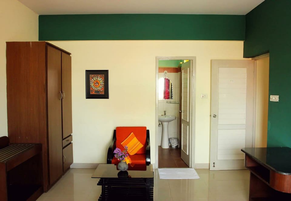 Eco Room | Premium bedding, individually decorated, individually furnished, desk