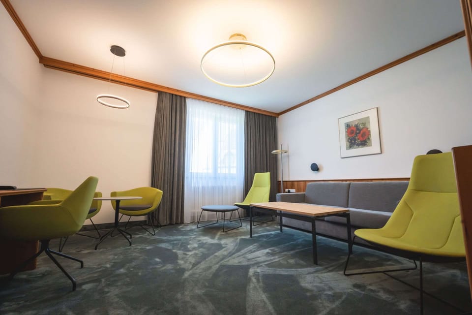 Hypo-allergenic bedding, free minibar, in-room safe, desk
