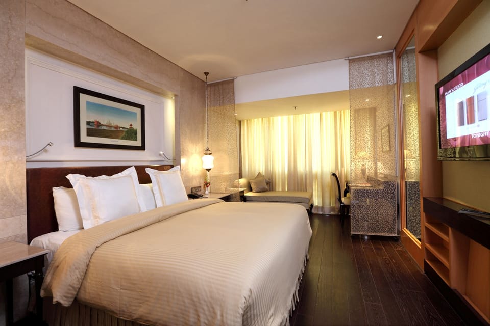 Executive Room | 1 bedroom, Egyptian cotton sheets, premium bedding, minibar