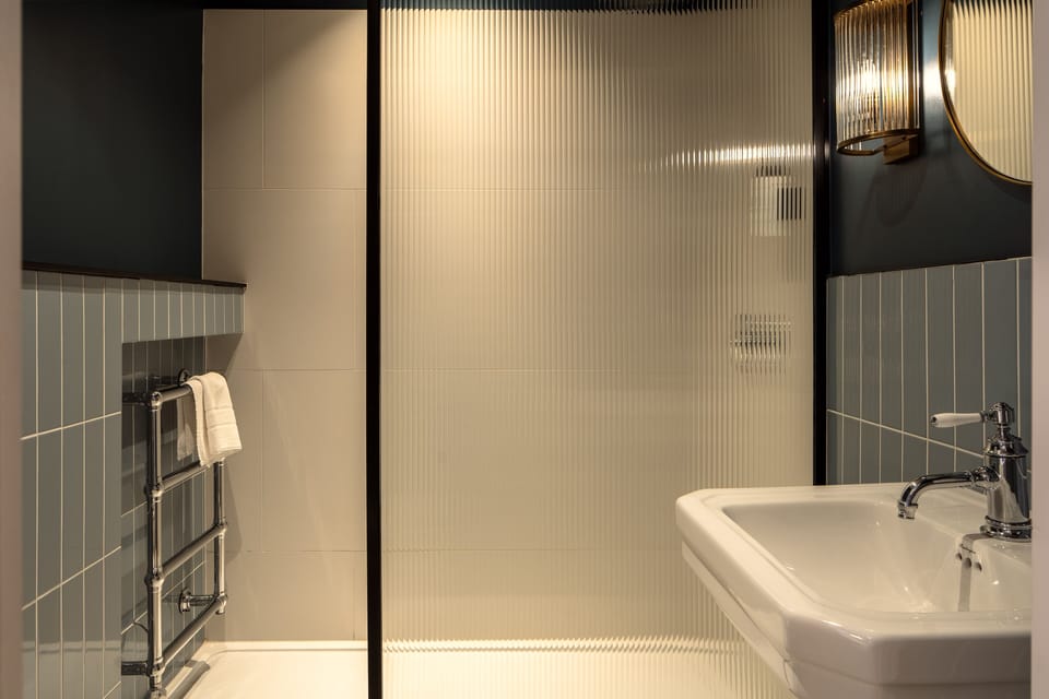 Superior Quadruple Room | Bathroom | Eco-friendly toiletries, hair dryer, towels, soap
