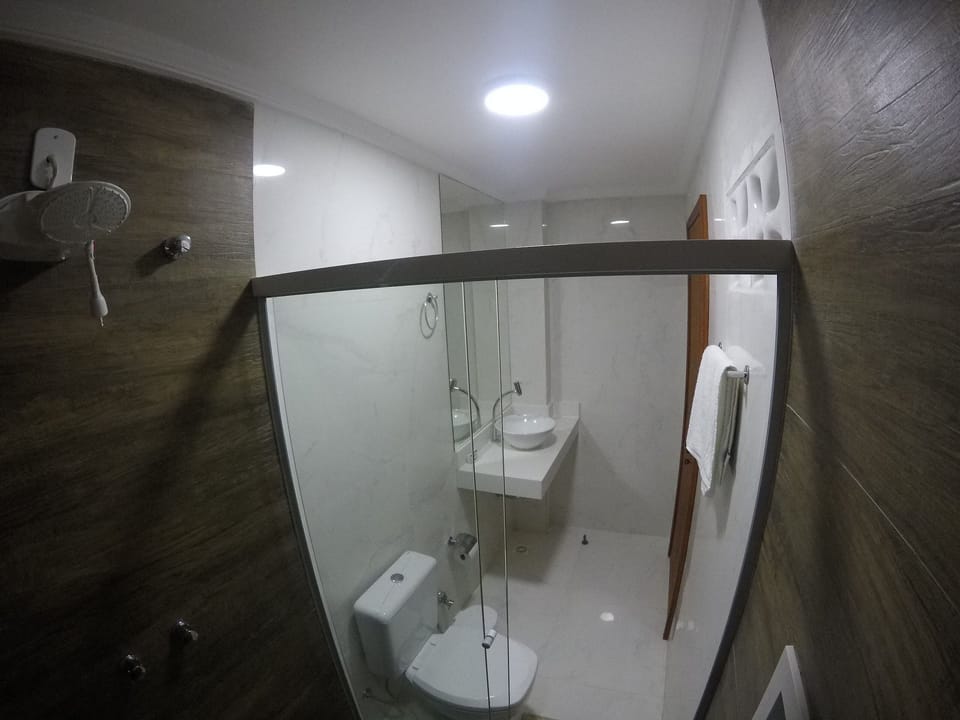 Family Suite | Bathroom | Shower