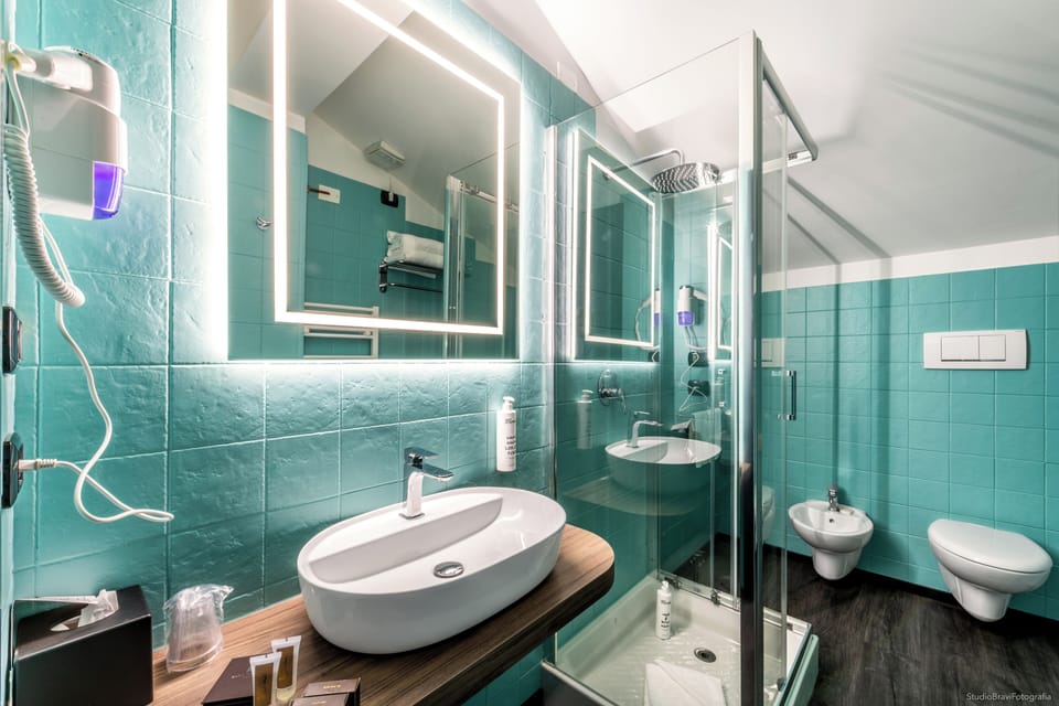 Comfort Room, Multiple Beds, Connecting Rooms | Bathroom | Rainfall showerhead, free toiletries, hair dryer, bidet