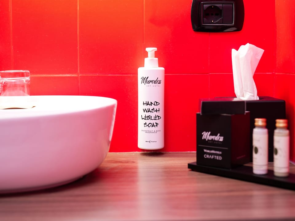 Superior Room, 2 Twin Beds | Bathroom | Rainfall showerhead, free toiletries, hair dryer, bidet