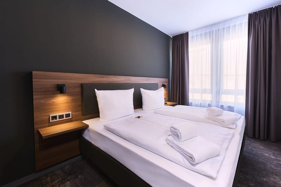 Deluxe Room, 1 Bedroom (Comfort Plus) | Desk, free WiFi