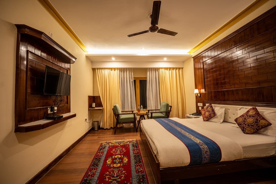 Superior Room | Egyptian cotton sheets, premium bedding, desk