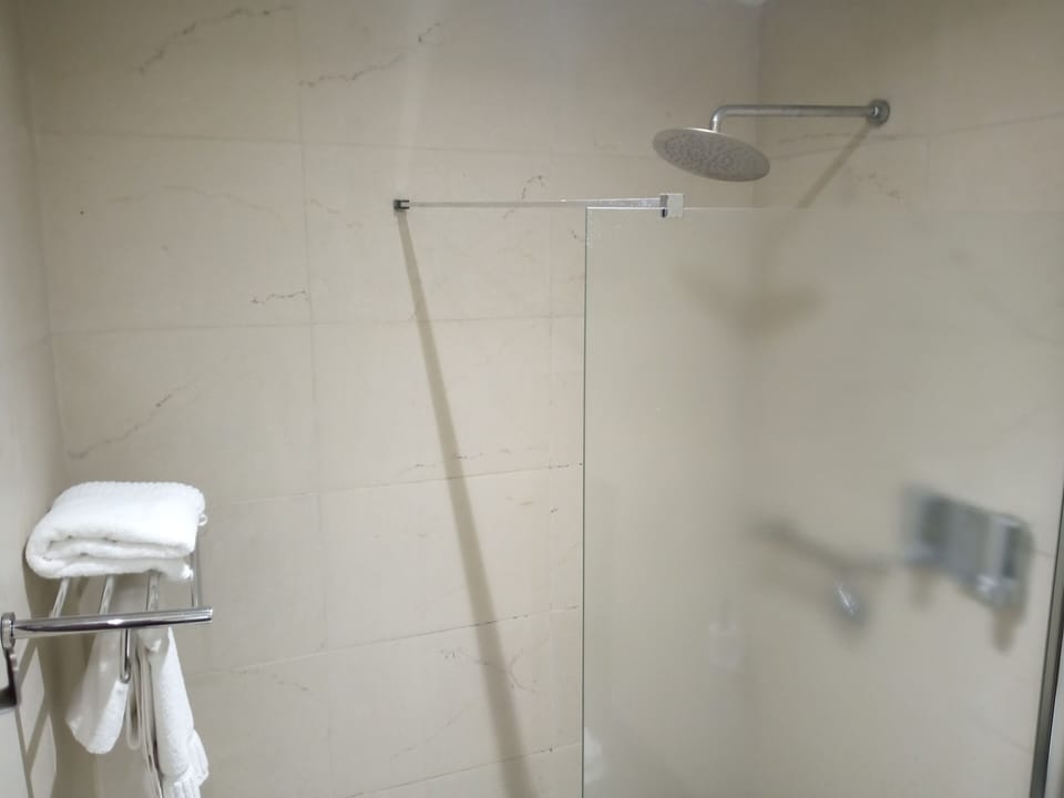 Standard Room | Bathroom | Shower, hair dryer (on request), slippers, towels