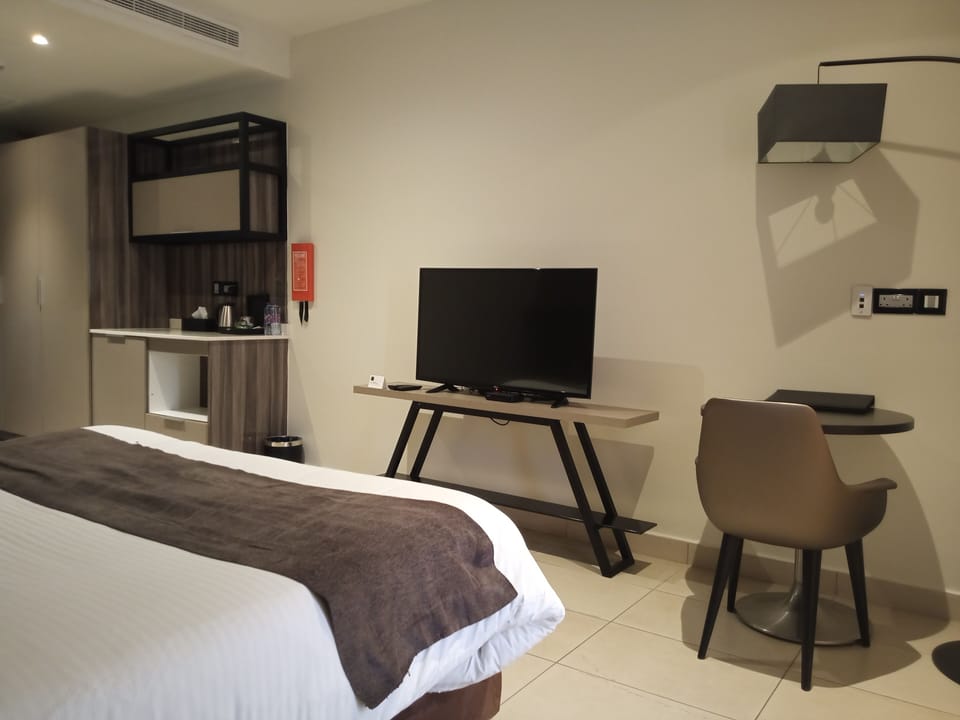 Standard Room | In-room safe, desk, laptop workspace, blackout drapes