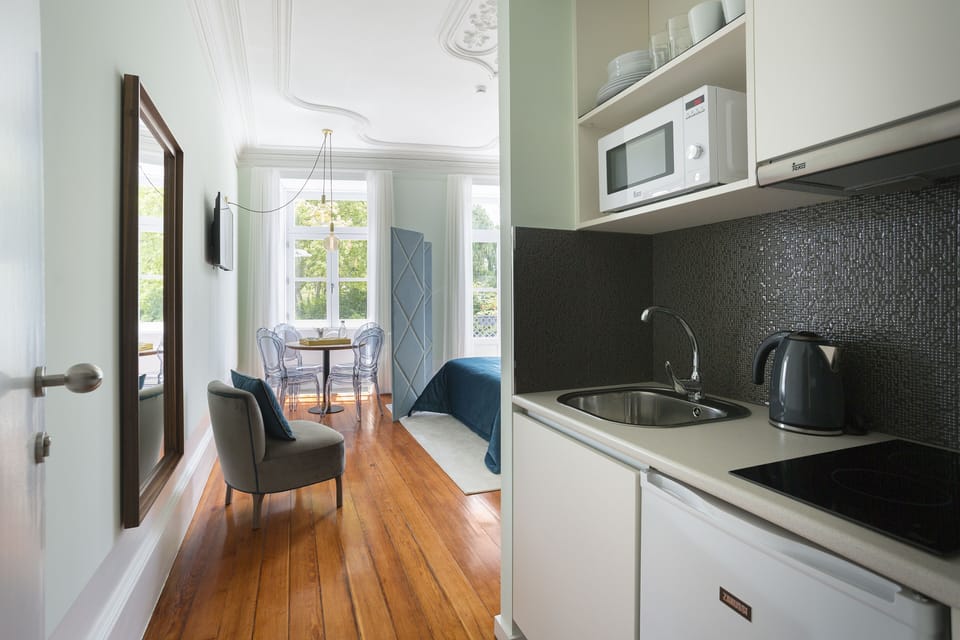Family Studio Suite | Private kitchen | Coffee/tea maker, electric kettle