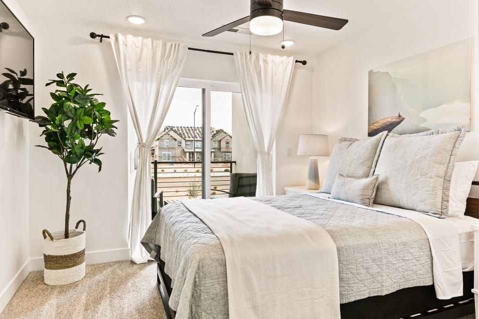 Condo, 3 Bedrooms | 3 bedrooms, laptop workspace, iron/ironing board, free WiFi