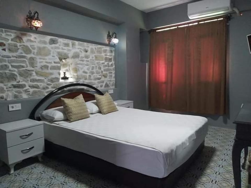 Design Double Room | Minibar, individually decorated, individually furnished, desk
