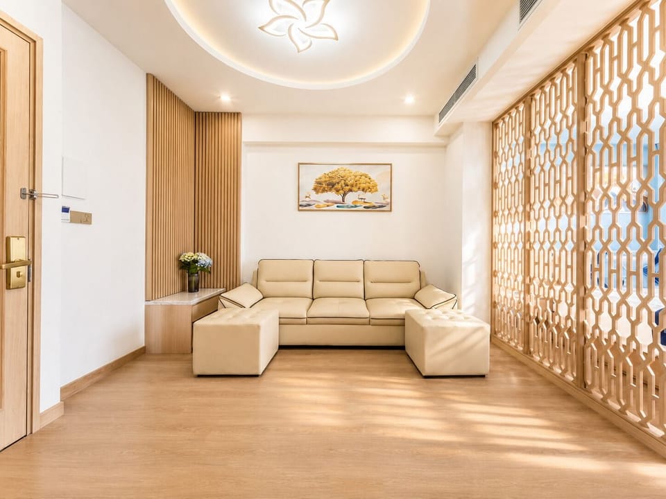Grand Ocean Legacy Suite | Living area | 43-inch LCD TV with cable channels, TV