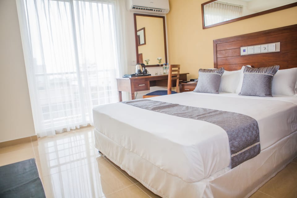 Premium bedding, in-room safe, desk, laptop workspace