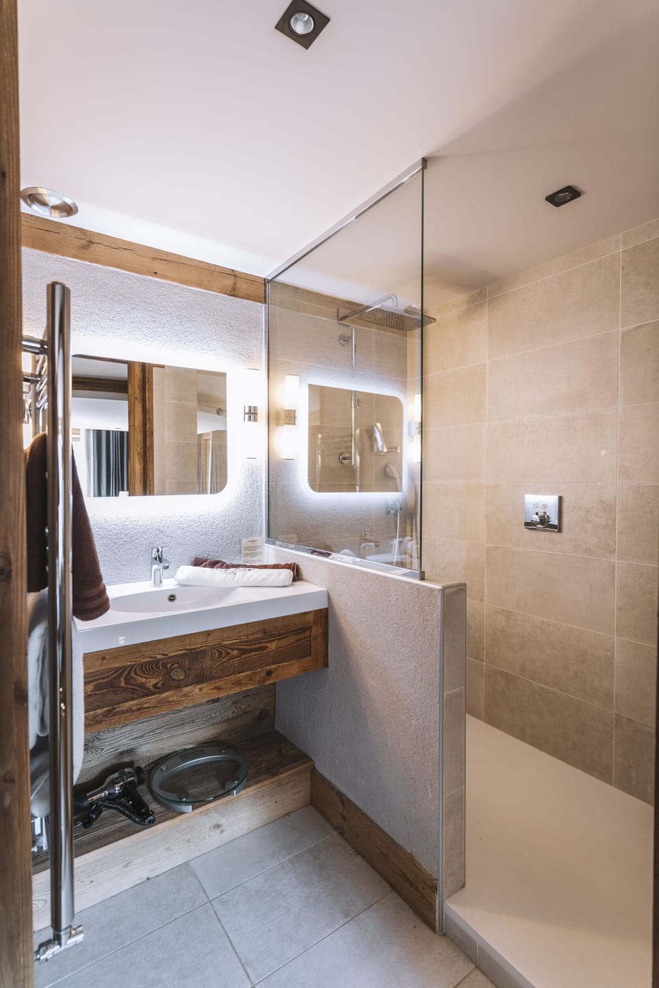 Superior Room, Village View | Bathroom | Free toiletries, hair dryer, bathrobes, slippers