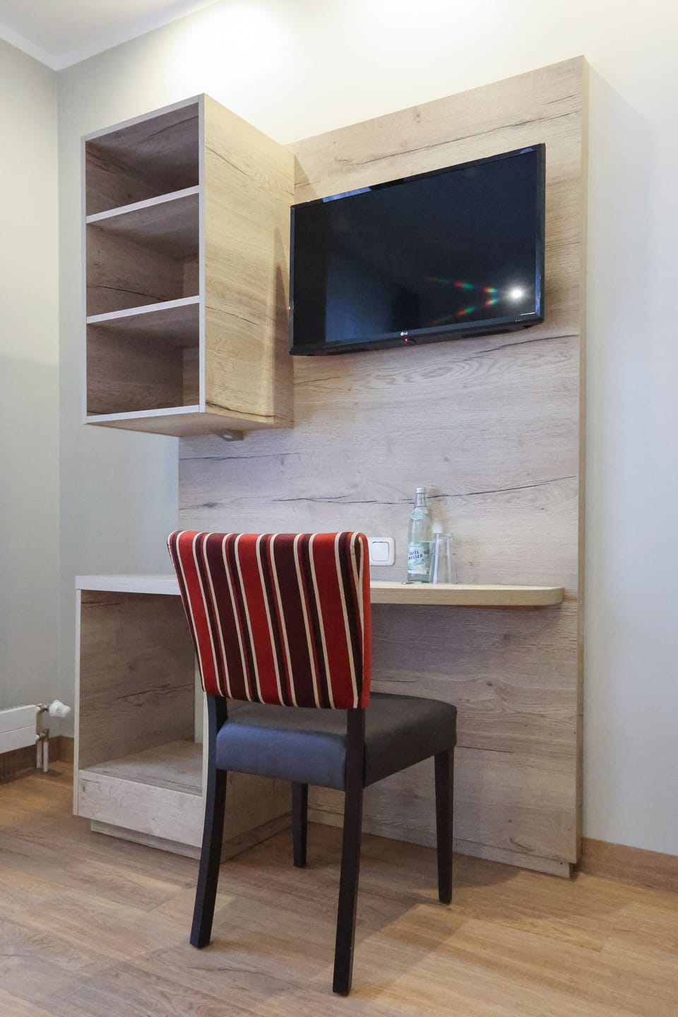 Minibar, desk, laptop workspace, free WiFi