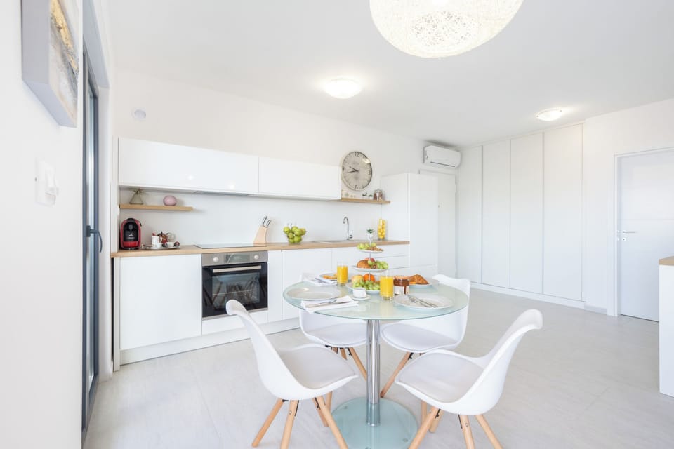 Apartment, 2 Bedrooms, Smoking, Balcony | Dining