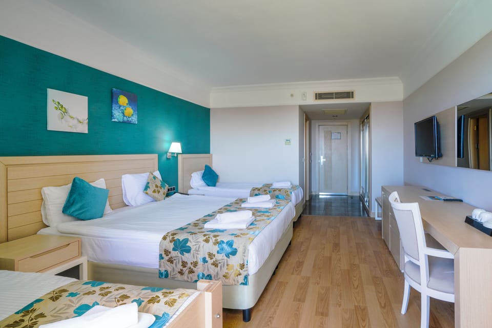 Senior Room | Premium bedding, minibar (free items), desk, soundproofing