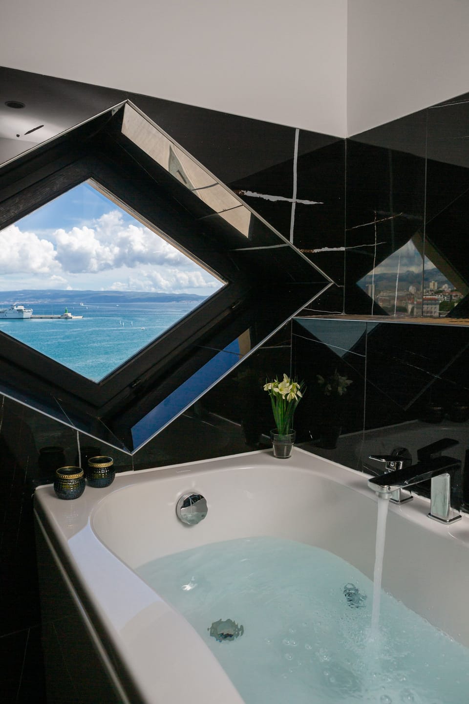 Luxury Room, Multiple Bedrooms, Sea View, Sea Facing | Premium bedding, desk, iron/ironing board, free WiFi
