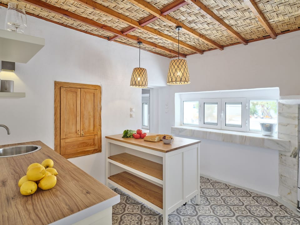 Traditional House, 1 Bedroom, Sea View | Private kitchenette | Mini-fridge, coffee/tea maker, cookware/dishes/utensils, dining tables