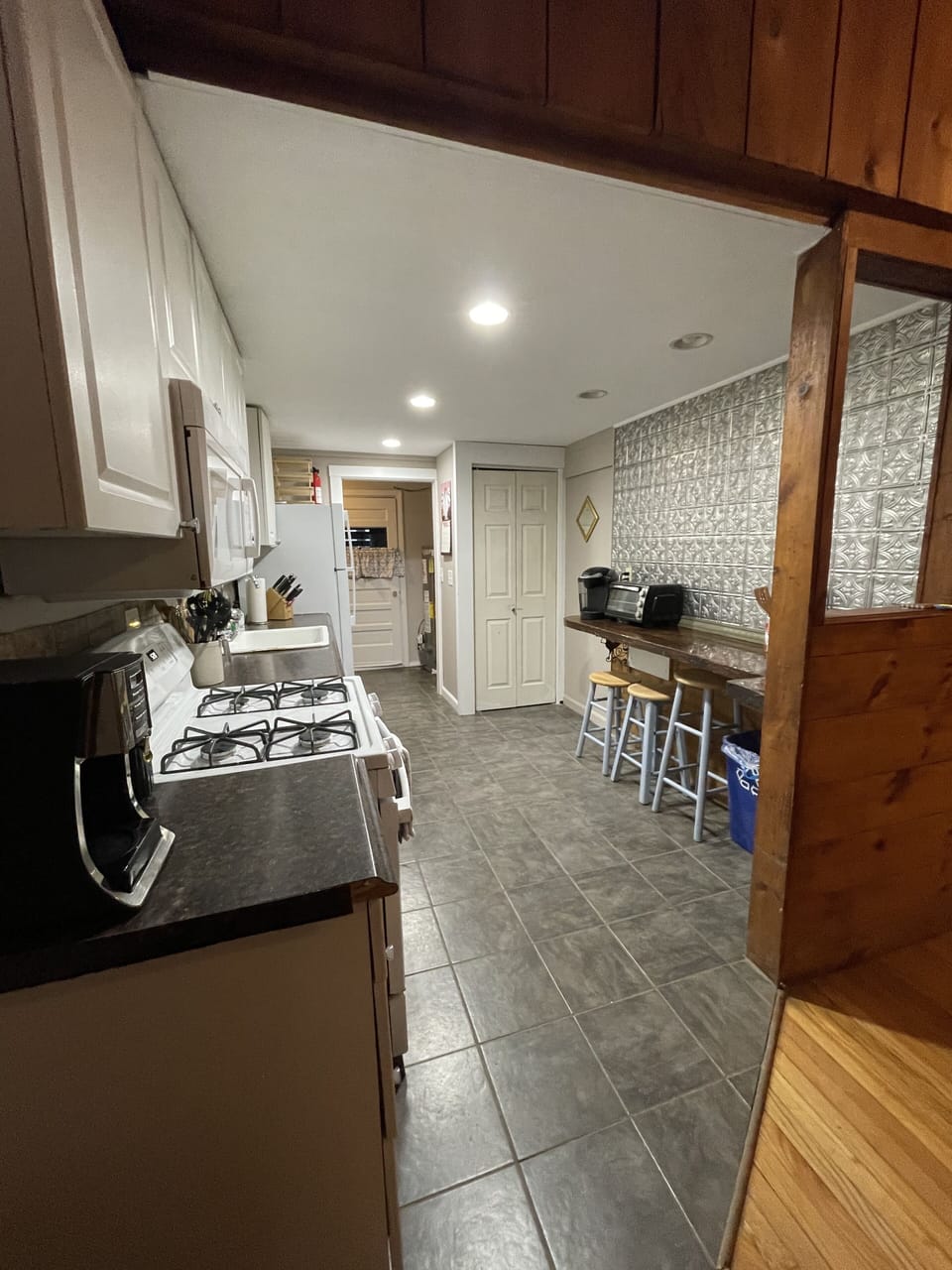Signature House, 3 Bedrooms, 2 Bathrooms, River View | Private kitchen | Fridge, microwave, oven, stovetop