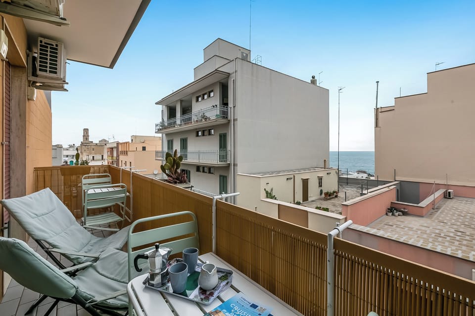 Family Apartment, 4 Bedrooms, Refrigerator & Microwave (Casa Pepitas apt sea front Monopoli) | Property grounds