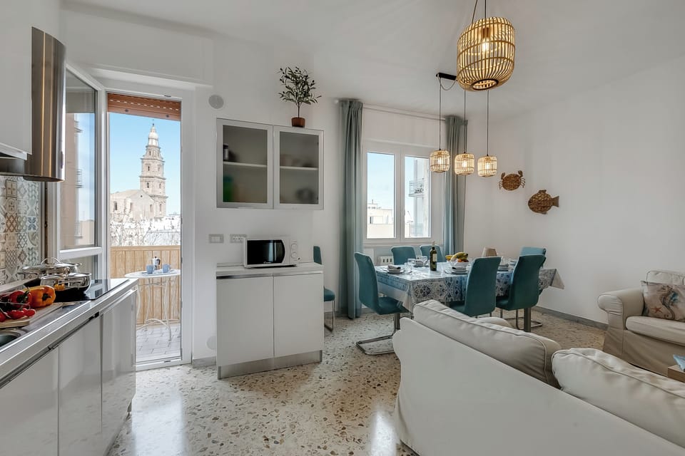 Family Apartment, Multiple Bedrooms, Refrigerator & Microwave (Casa Pepitas apt sea front Monopoli) | Living area | 21-inch TV with digital channels