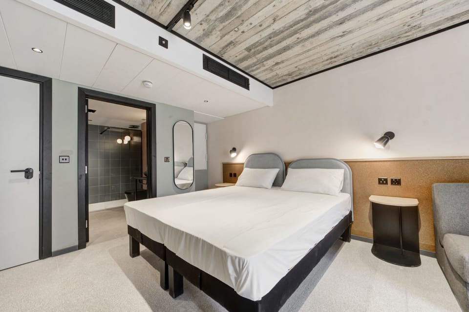 Superior Room, City View | Premium bedding, in-room safe, blackout drapes, soundproofing