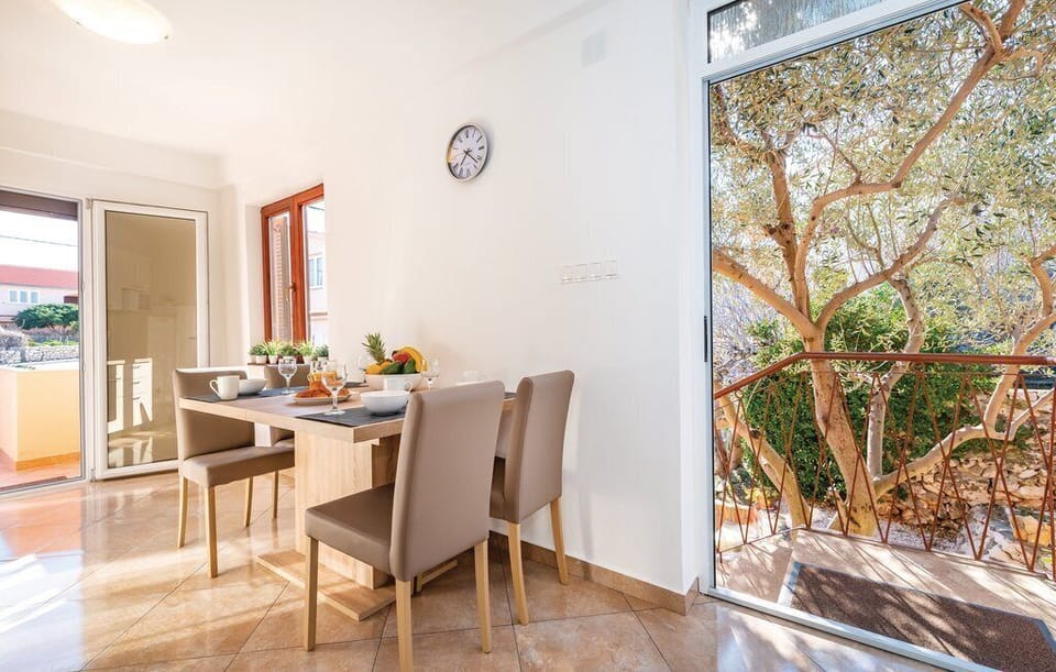 Family House, 2 Bedrooms, Terrace | In-room dining