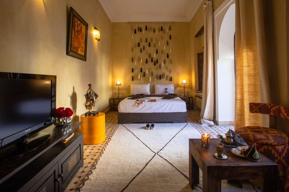 Junior Suite | In-room safe, desk, free WiFi, bed sheets