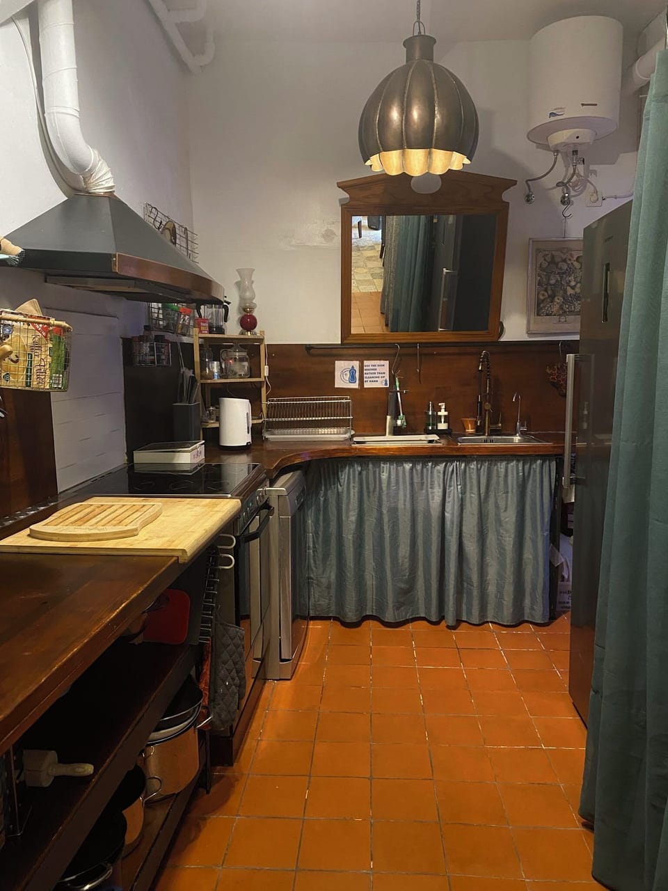 Deluxe Double Room | Shared kitchen | Full-size fridge, microwave, oven, stovetop