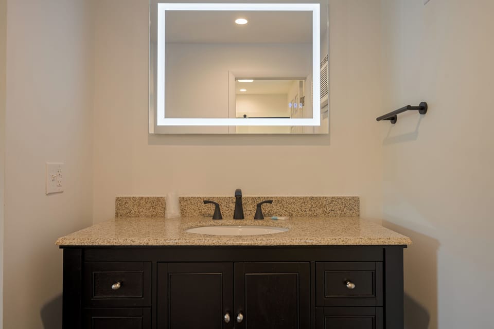 Standard Room, 1 Bedroom, Non Smoking (two full) | Bathroom | Towels