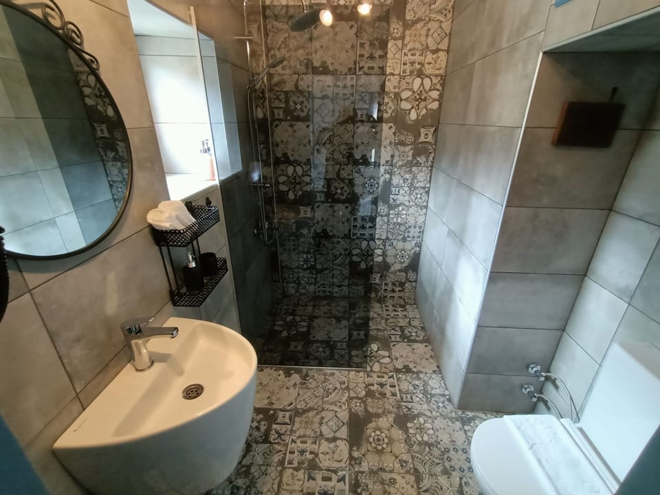 Comfort Triple Room, Multiple Beds, Non Smoking, Mountain View | Bathroom | Shower, rainfall showerhead, hair dryer, bathrobes