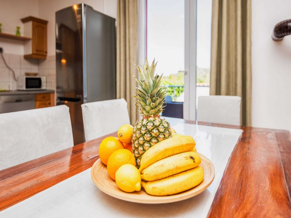 House (Four Bedroom Holiday Home with Swimmi) | Interior
