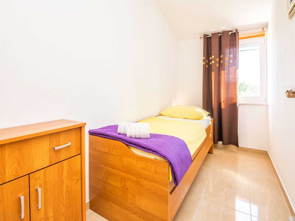 House (Four Bedroom Holiday Home with Swimmi) | 4 bedrooms, iron/ironing board, cribs/infant beds, WiFi