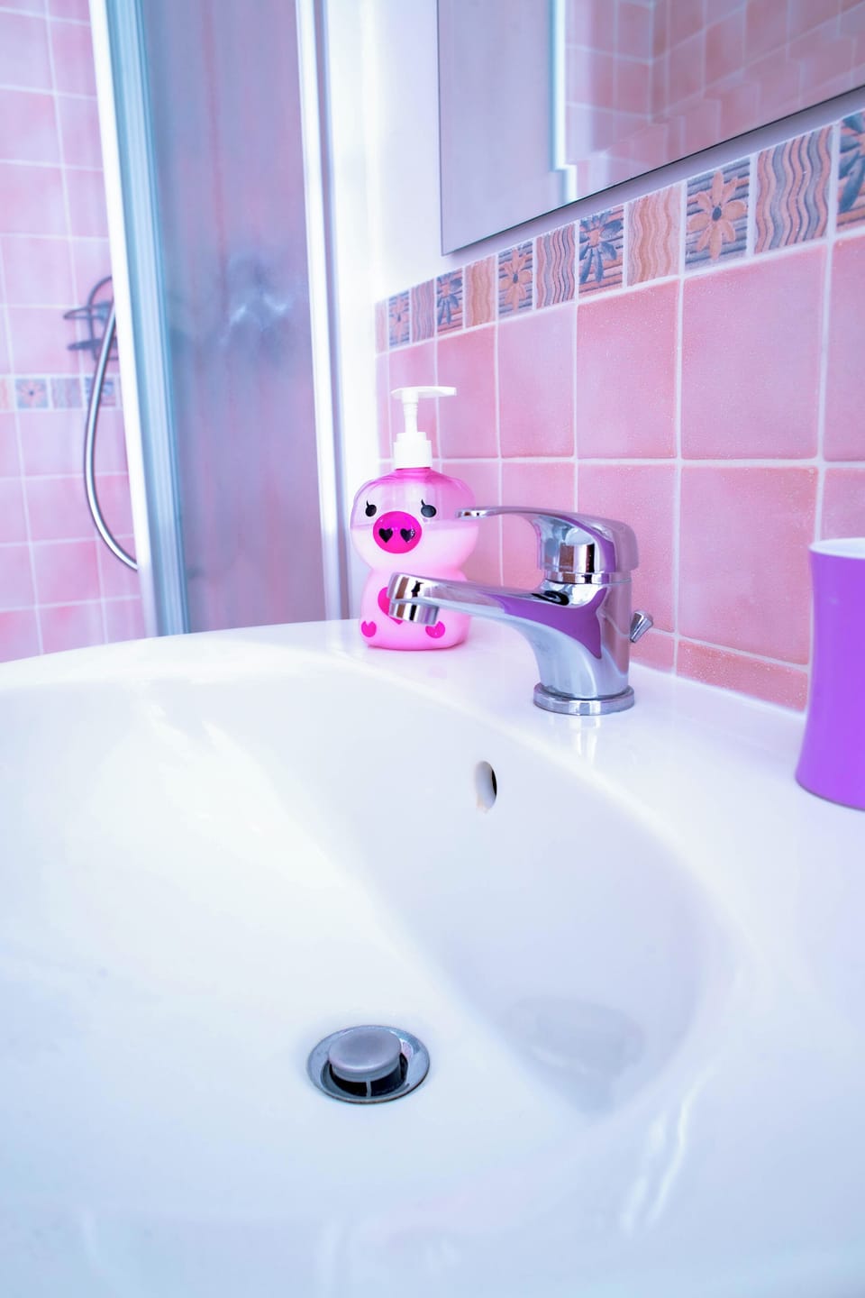 Standard Double Room, 1 Queen Bed, Non Smoking, Pool View | Bathroom | Shower, rainfall showerhead, hair dryer, bidet