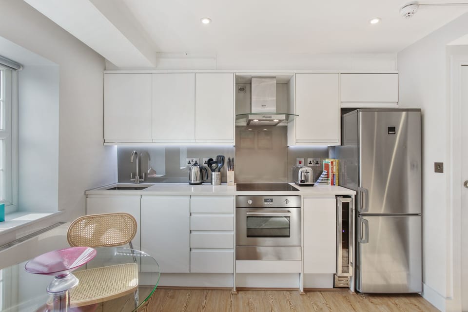 Apartment, 1 Bedroom | Private kitchen | Full-size fridge, microwave, oven, dishwasher