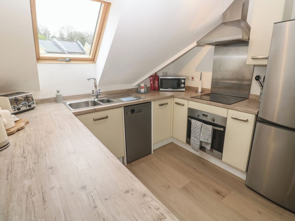 Cottage | Private kitchen | Fridge, microwave, dishwasher, electric kettle