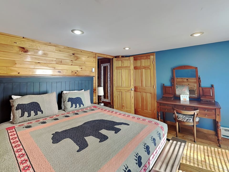 Owl's Retreat by Taylor Made Deep Creek Cottage in Garrett County