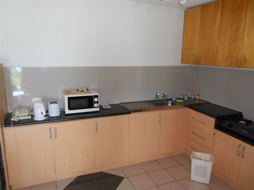 Full-size fridge, electric kettle, cookware/dishes/utensils, freezer
