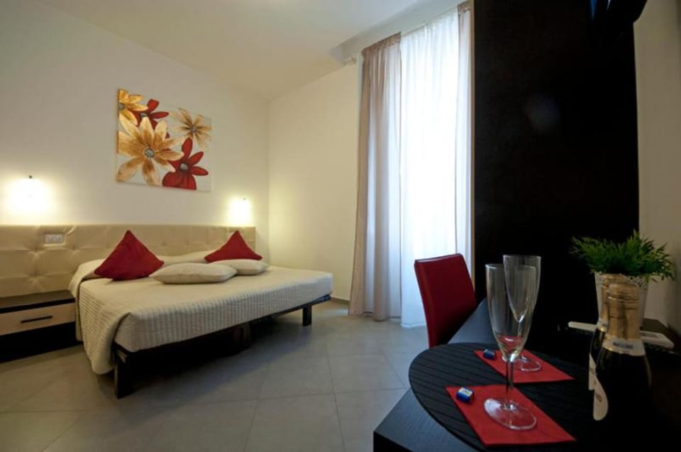 Comfort Double Room, Private Bathroom, City View | 1 bedroom, memory foam beds, minibar, in-room safe